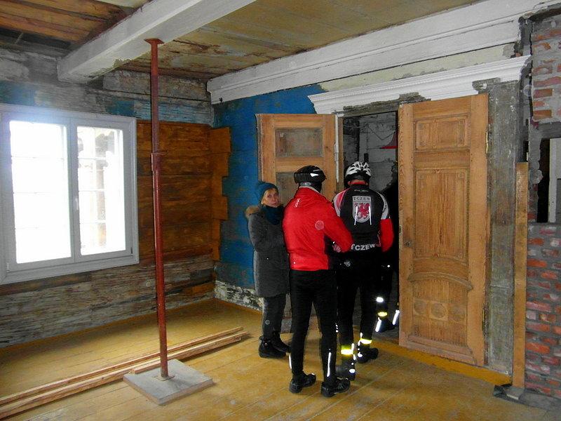 Charakterystyczne niebieskie ściany - tak kiedyś malowano wnętrza