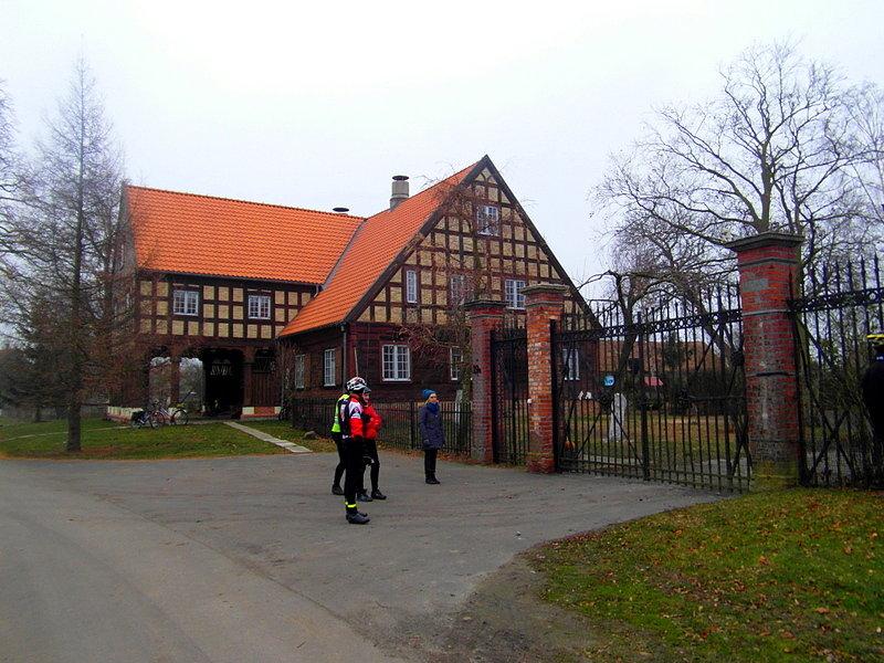 Pożegnanie z Panią Jadwigą - dom podcieniowy w miejscowości Marynowy