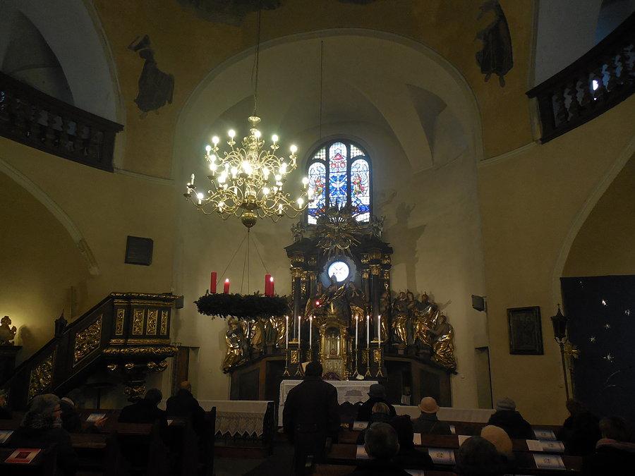 W tym kościele balaski i ambona wykorzystywane są regularnie :)