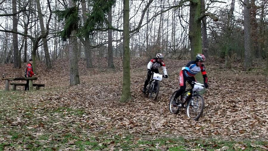 Koniec 1 okrążenia. Mądrze jadący Jurek N. sporo namieszał w czołówce !
