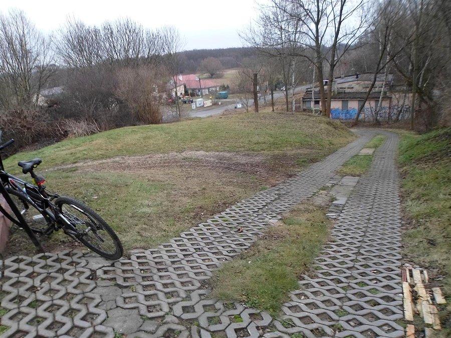 Stromy podjazd na Ursynów