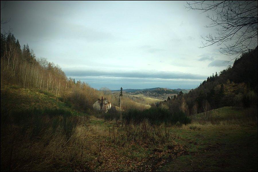Widok z Przełęczy Koziej w Górach Suchych na Góry Sowie