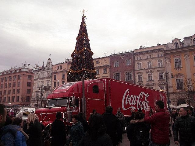 Ciężarówka Coca-Coli na rynku