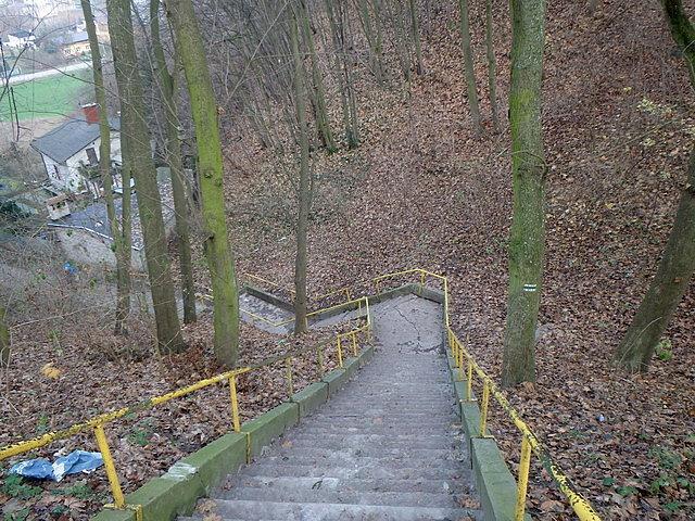 Strome zejście tuż poza obrębem Starego Miasta