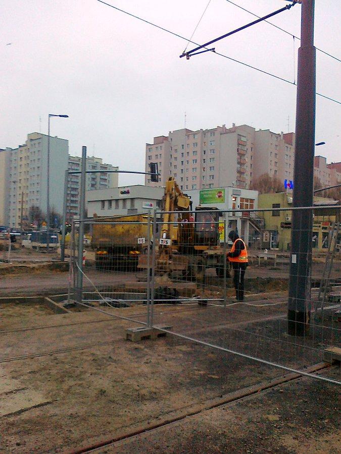 Do tego modernizują skrzyżowania jezdni i wymieniają asfalt