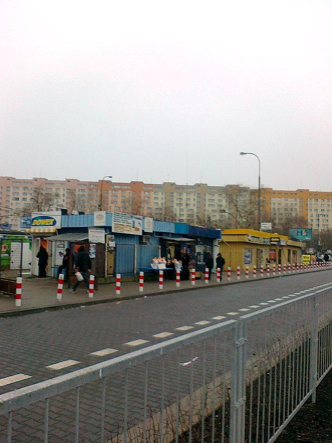 Bazar przy Wolumenie wygląda obskurnie