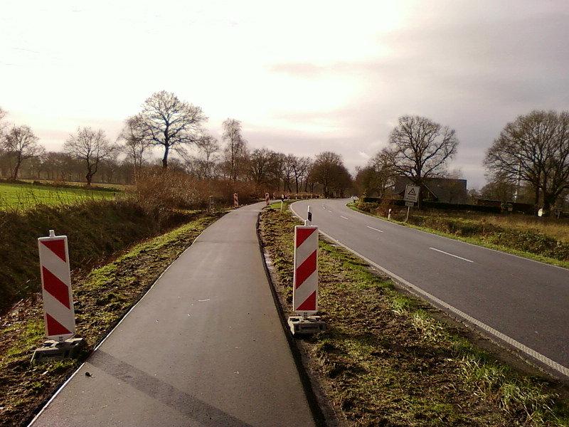 Nowy asfalt na rowerówce