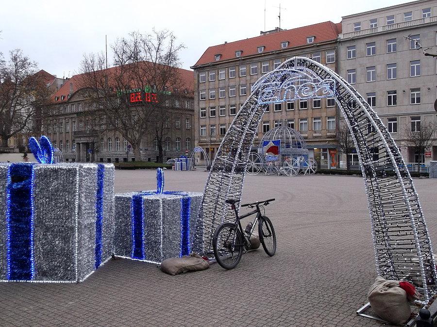 Na Placu Wolności dali trochę efektów świetlnych