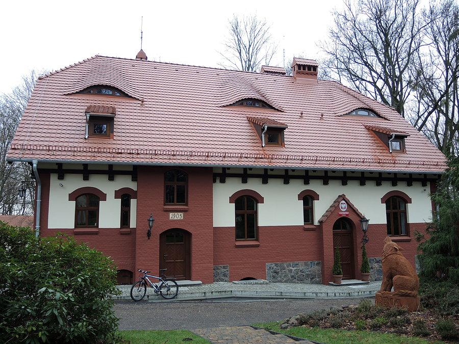 Budynek Nadleśnictwa Sarbia - w innym ujęciu