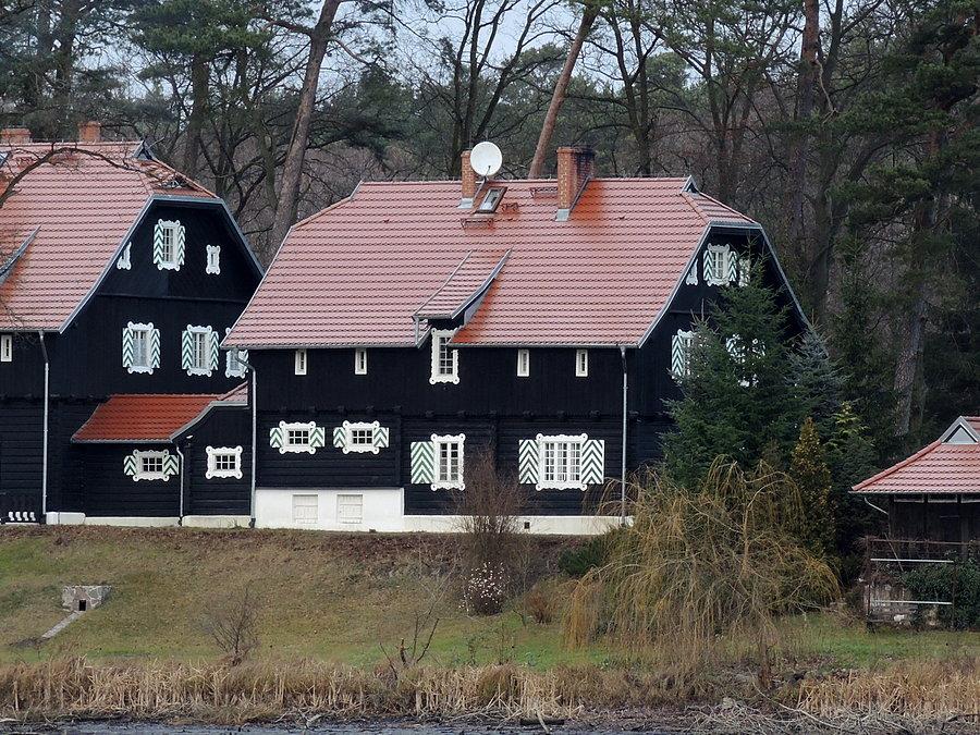 Zbliżenie na Dworek Myśliwski w Gniewomierzu / rok budowy 1900