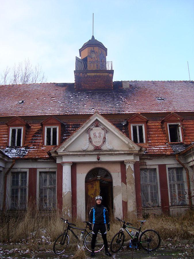 Przed pałacem