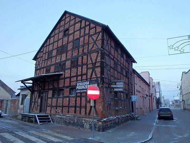 Łabiszyn - XVIII-wieczny spichlerz szachulcowy