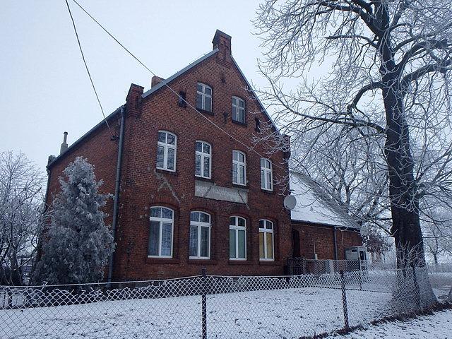 Budynek dawnej szkoły powszechnej w Siemoniu