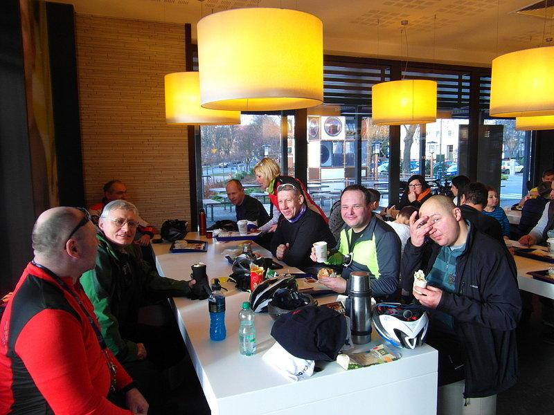 Postój w Mc Donald i spotkanie Rowerzystów z Elbląga