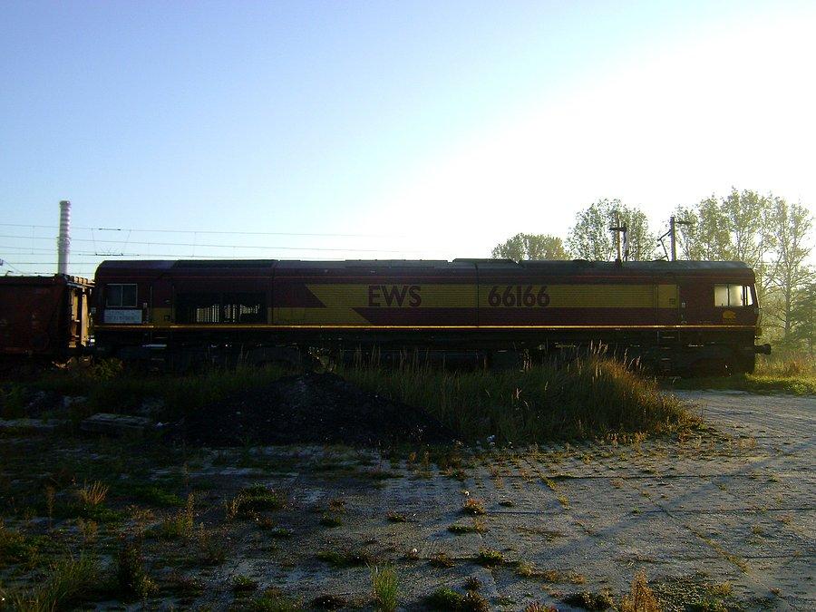 Class 66166 DB Schenker Rail na stacji Tomaszów Mazowiecki
