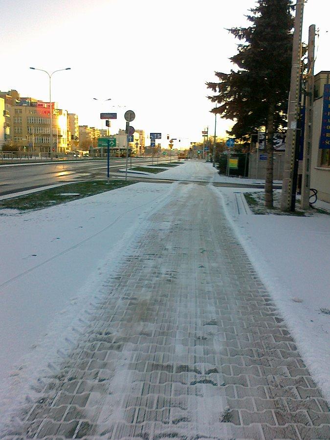 Tu odśnieżony przynajmniej chodnik
