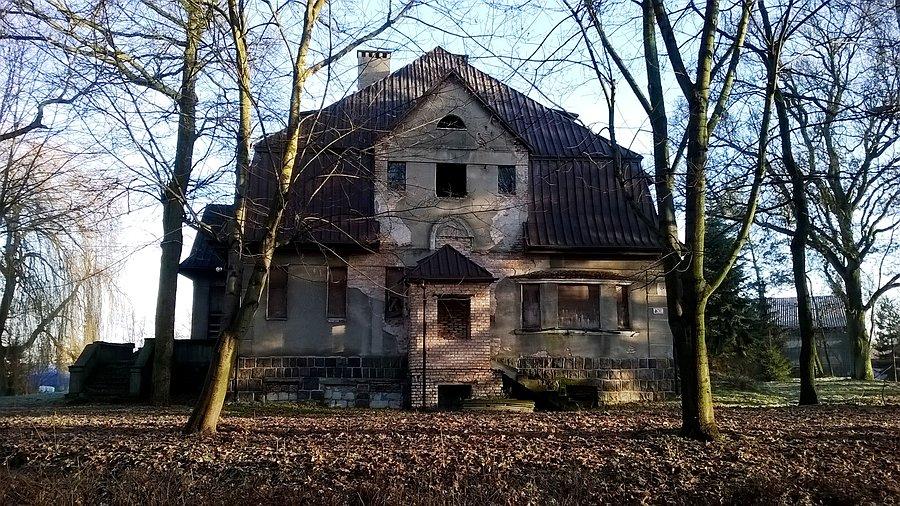 Opuszczona willa w Dąbiu