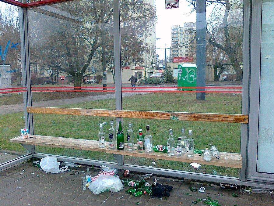 A tutaj jak widać imrezka za imprezką, tylko trzeba "przysłać chłopców, niech posprzątają"