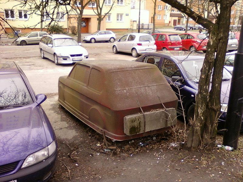 Plastikowy garaż na malucha
