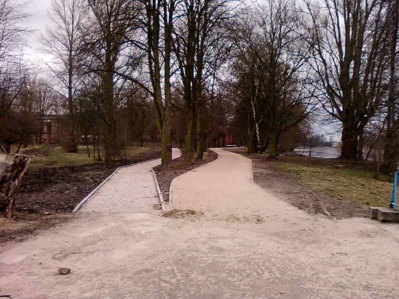 Budowa ścieżek nad Stawami Stefańskiego