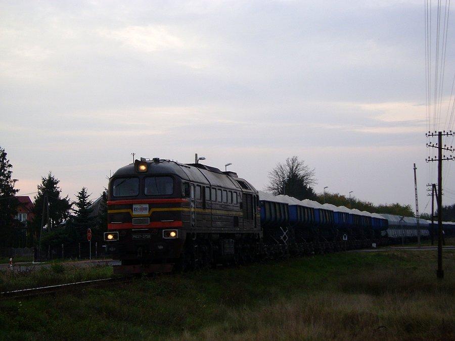 M62Y-375B ZIK-u Sandomierz z ładownym składem mija PO Szadkowice