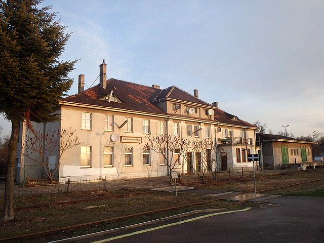 Dworzec PKP w Unisławiu