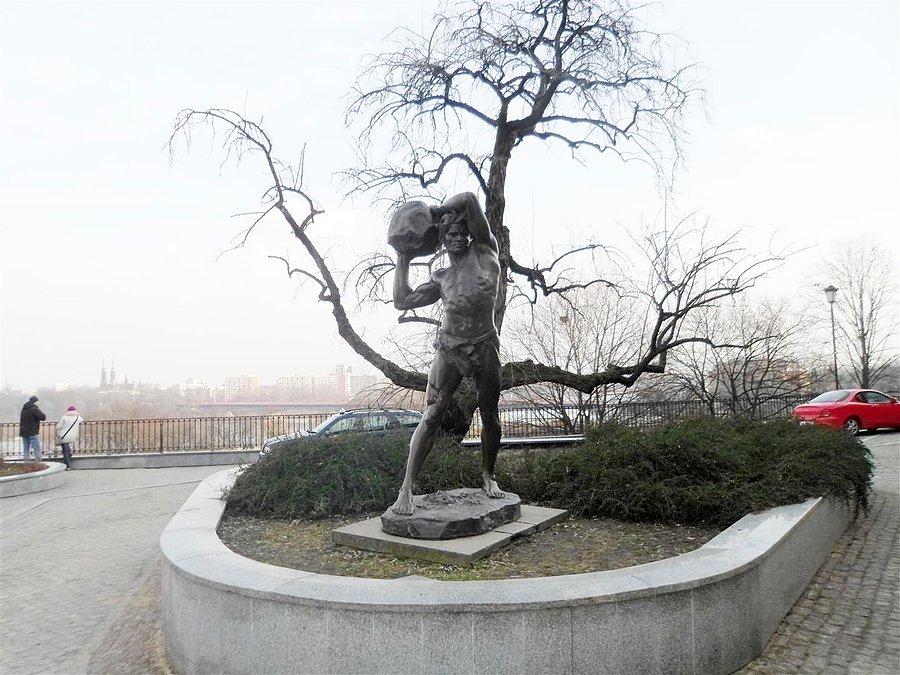 Pomnik Siłacza dłuta Stanisława Czarnowskiego