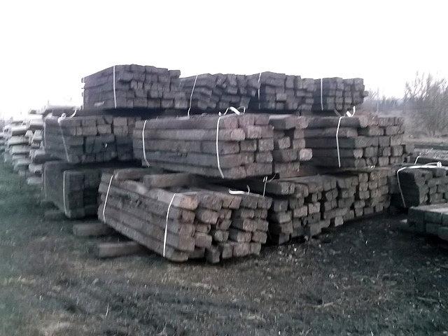Zdemontowane podkłady kolejowe