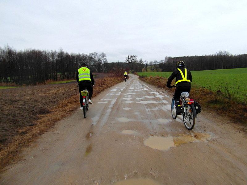 Szutrowe drogi w miarę przejezdne