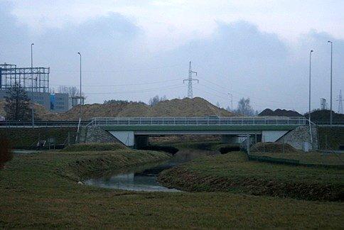 W pobliżu S8, wije się rzeka Czarna