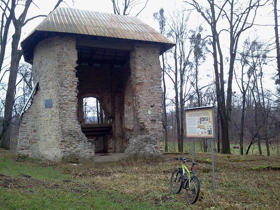 Ruiny kościoła wzmiankowanego w XV w