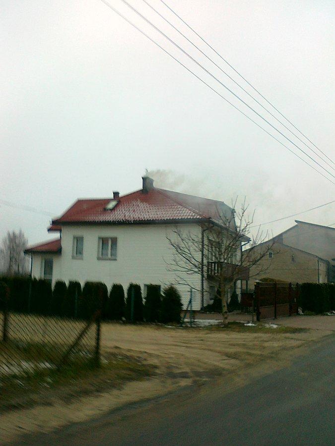 Kładący się dym zwiastuje opady