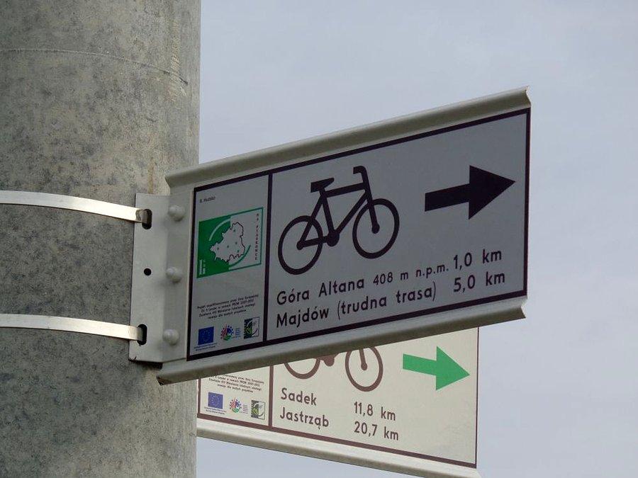 Atakuje Altane 408 m