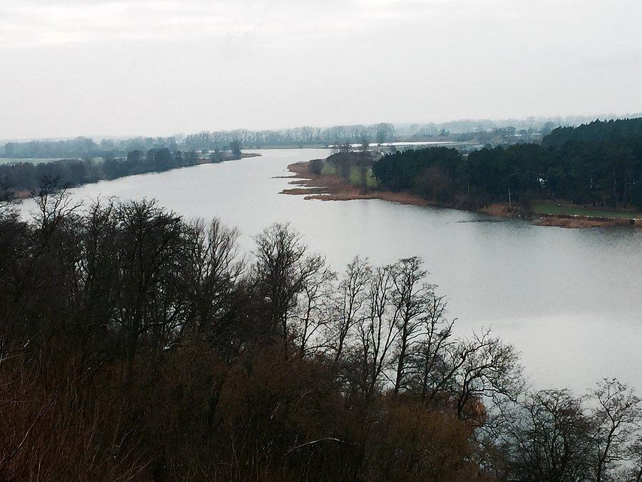 Widok na Nogat z pięknego wzgórka