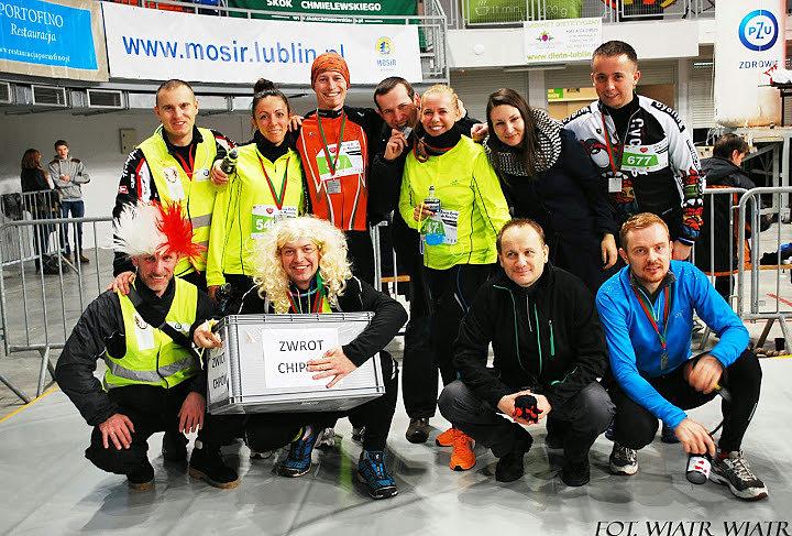 Pamiątkowa fotka z uczestnikami biegu