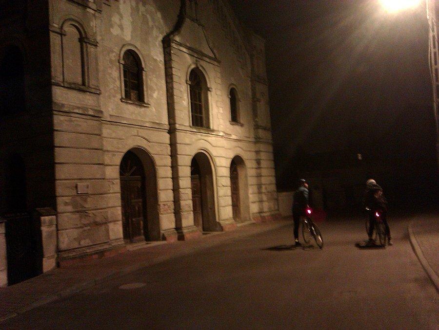 Bukowska Synagoga (Buk by night) Mors i Ja