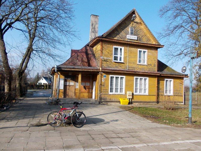 Zabytkowa stacyjka w Leśniczówce