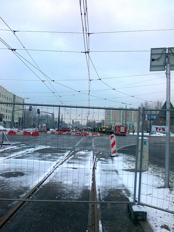 Niektórzy zapomnieli chyba, że dziś slisko. Wypadek na skrzyżowaniu Powstańców i Górczewskiej