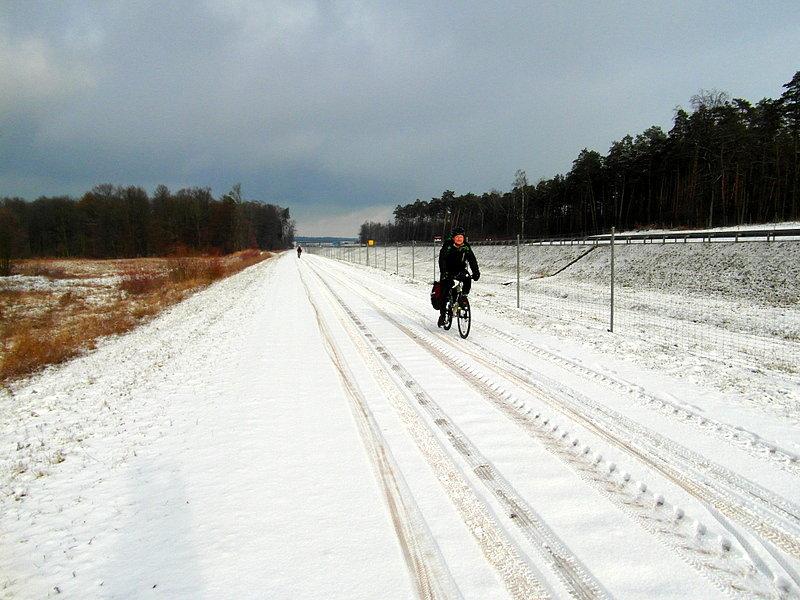 Wzdłuż autostrady