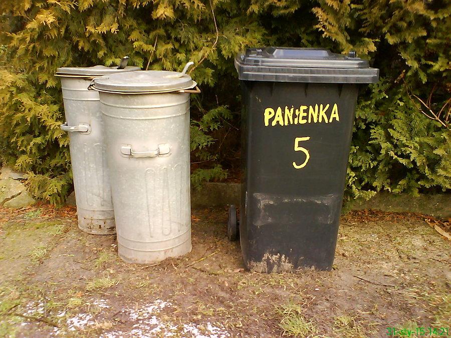 W każdym kuble po jednej ;)