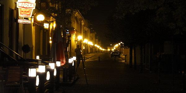 Plac Wolności wieczorową porą