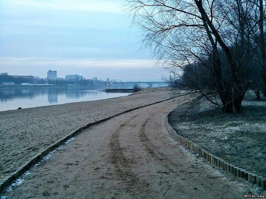 Ścieżka nad Wisła. Pusto