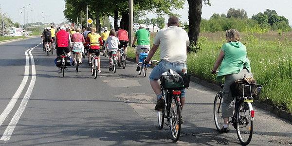 Ulicami miasta kolumna 120 rowerzystów pojechała w stronę Roskoszy a następnie Grabanowa i Kaliłowa