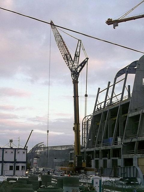 Ten potężny dźwig to Terex-Demag AC500 (udźwig 500t)