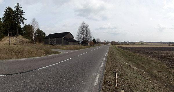 Przy cmentarzu niemiecko-rosyjskim z czasów I Wojny Światowej w Zaczopkach