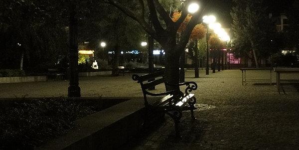 Ławeczka na Placu Wolności