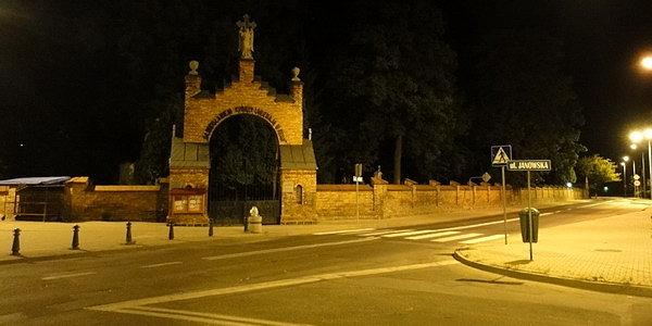 Biała Podlaska. Zabytkowa brama cmentarna