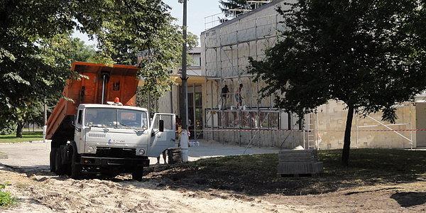 Podobno mają zamykać Kino Mekury a od początku tygodnia trwa piaskowanie elewacji