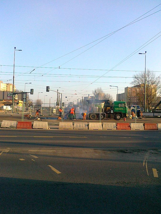 Tu jeszcze wylewają asfalt