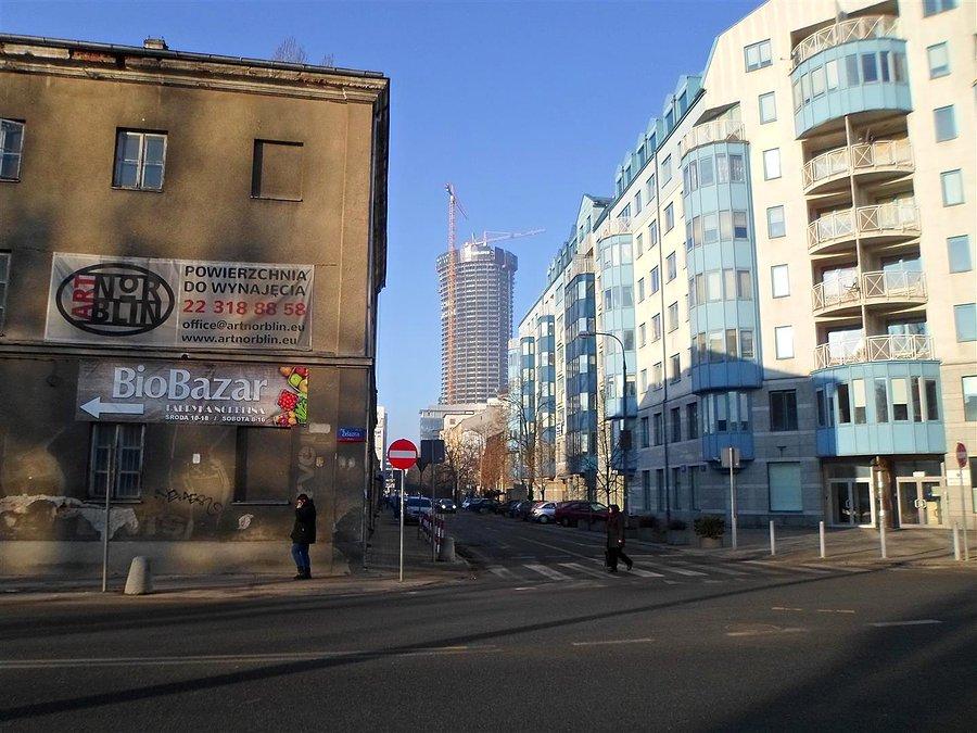 A tu ulica Łucka i Warsaw Spire w budowie
